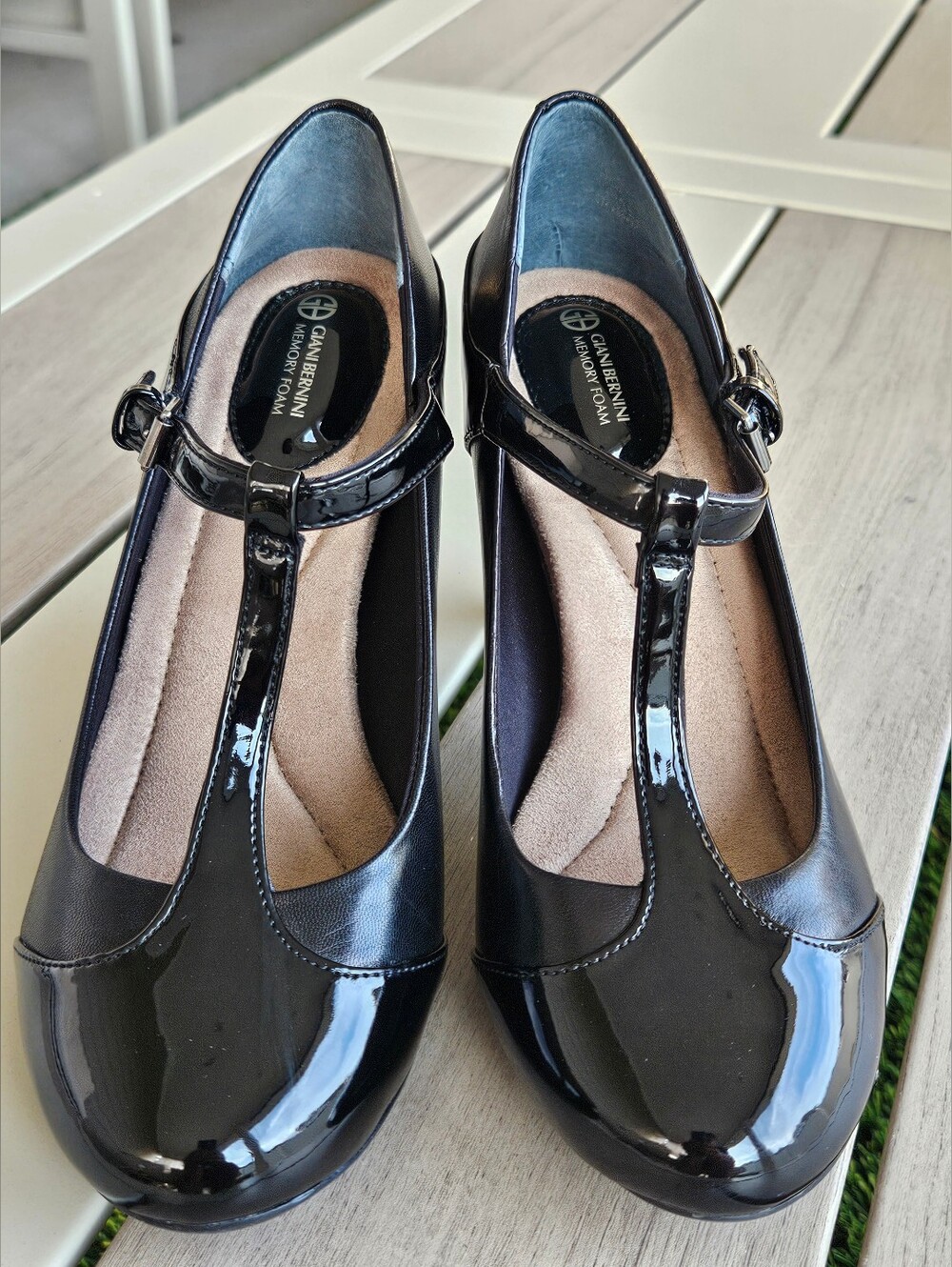 Giani Bernini Black T-Strap Ballet Flats - Memory Foam Comfort